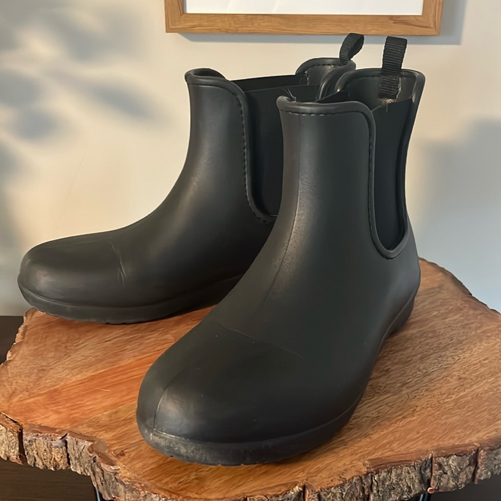 Black Women's Chelsea Boots